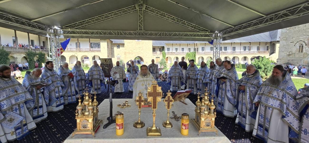 Hramul icoanei „Îndrumătoarea” de la Mănăstirea Neamț 302270