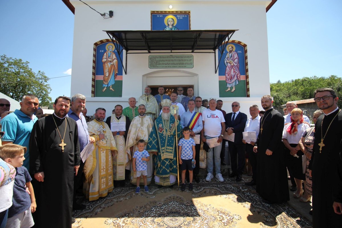 Resfințire și Liturghie arhierească în Parohia Obârșia, Gorj 302294