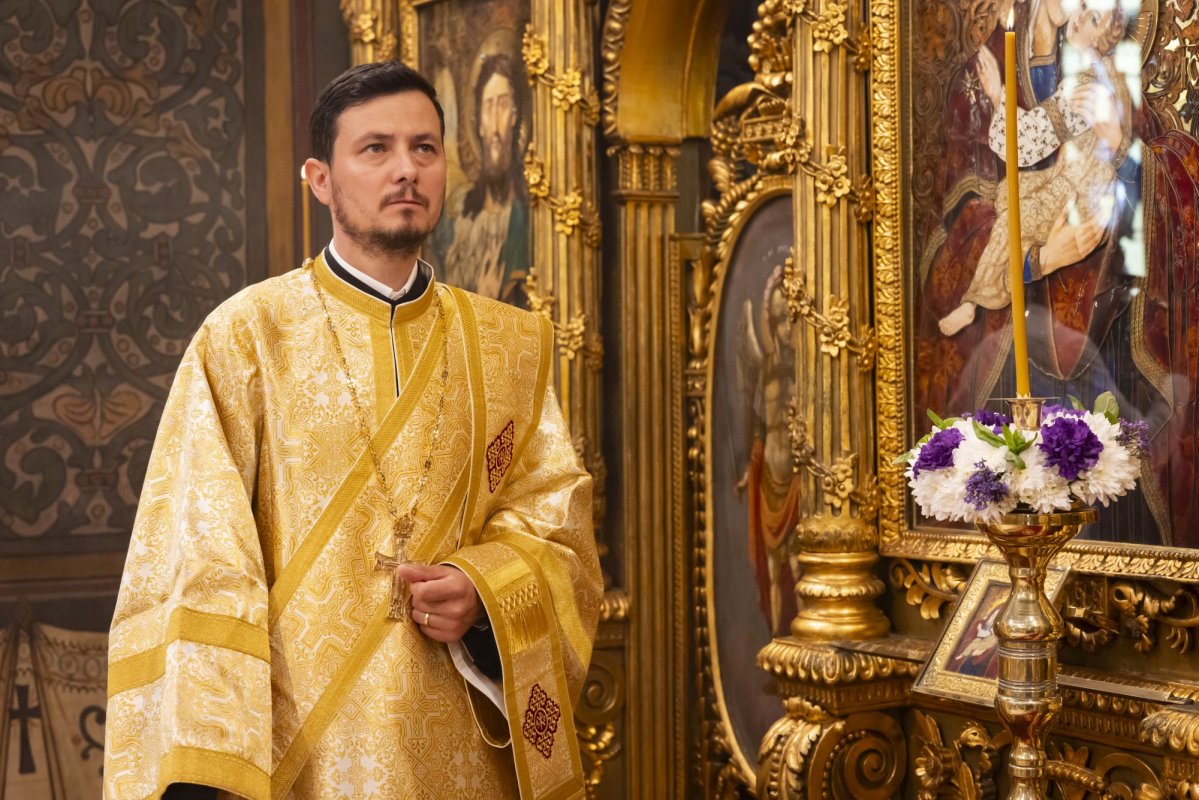 Continuă slujbele închinate evenimentului aniversar al Catedralei Patriarhale 302470