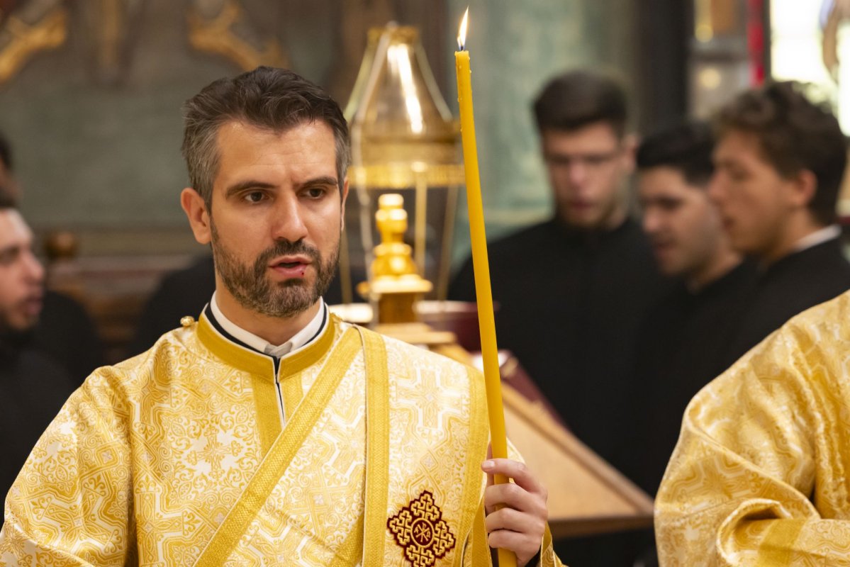 Continuă slujbele închinate evenimentului aniversar al Catedralei Patriarhale 302476