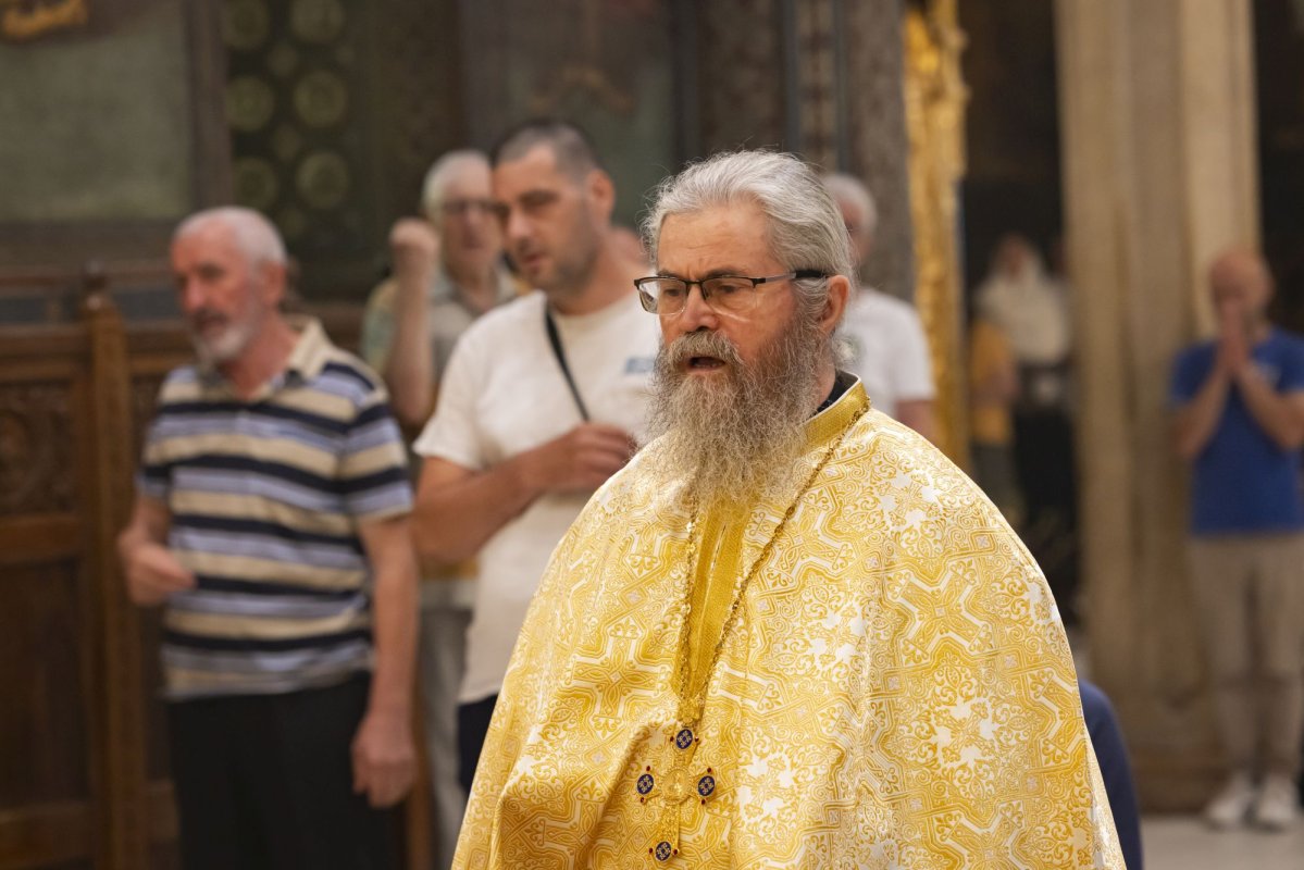 Continuă slujbele închinate evenimentului aniversar al Catedralei Patriarhale 302477