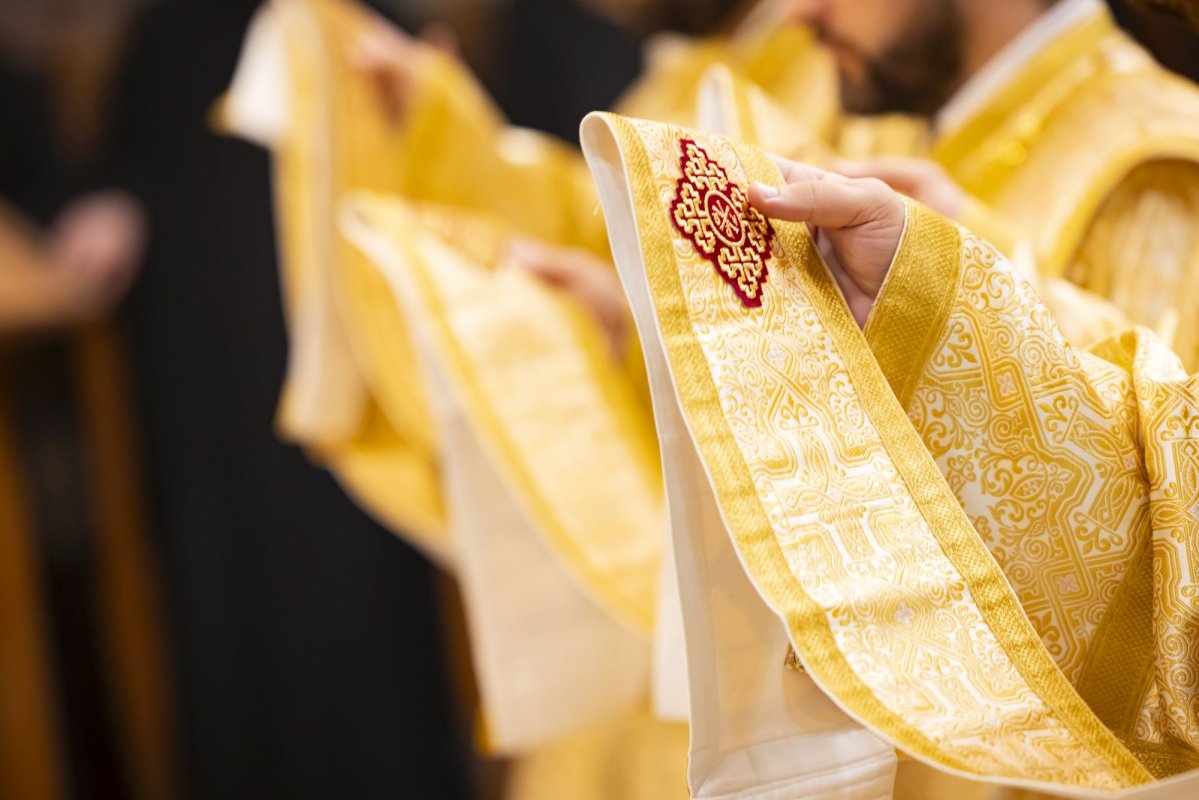 Continuă slujbele închinate evenimentului aniversar al Catedralei Patriarhale 302482