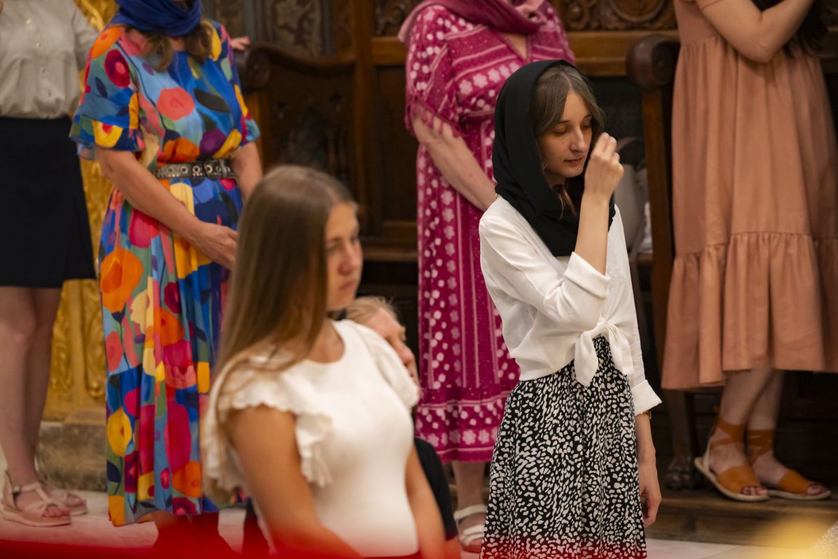 Continuă slujbele închinate evenimentului aniversar al Catedralei Patriarhale 302488