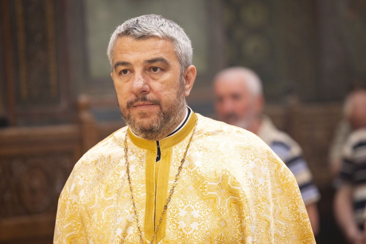 Continuă slujbele închinate evenimentului aniversar al Catedralei Patriarhale 302504