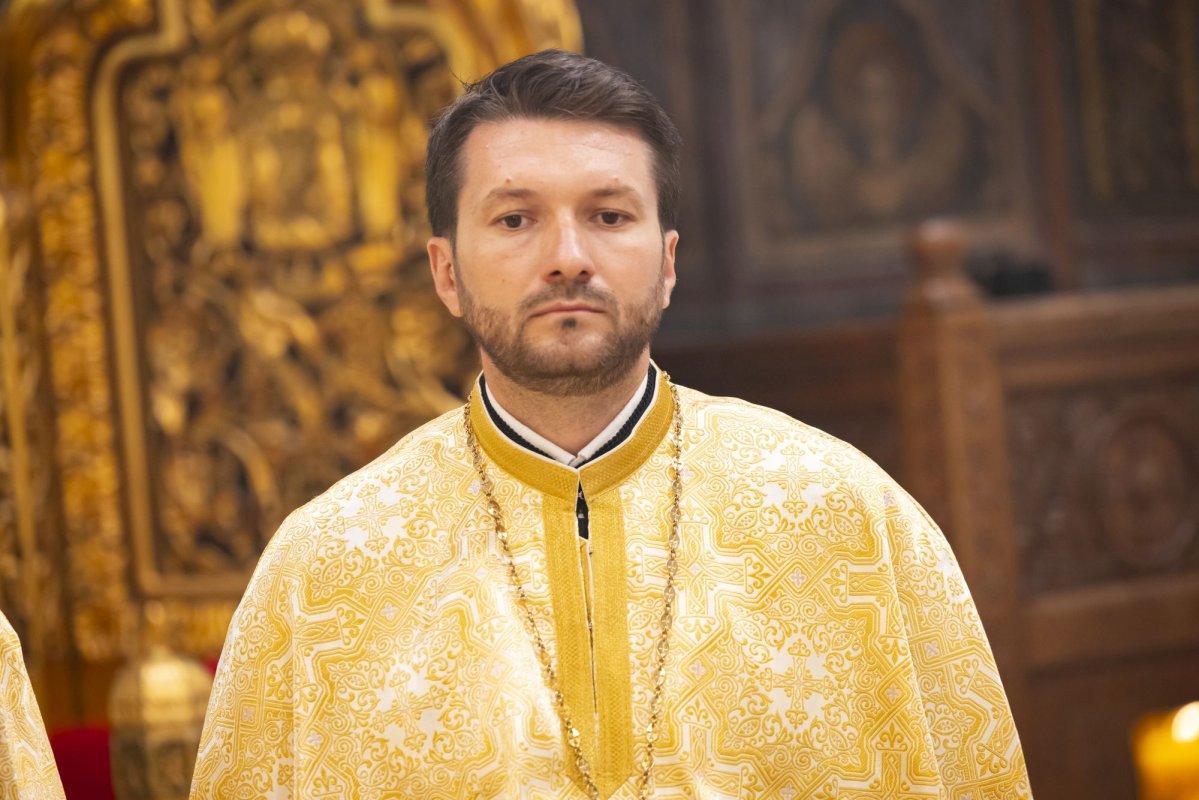 Continuă slujbele închinate evenimentului aniversar al Catedralei Patriarhale 302505