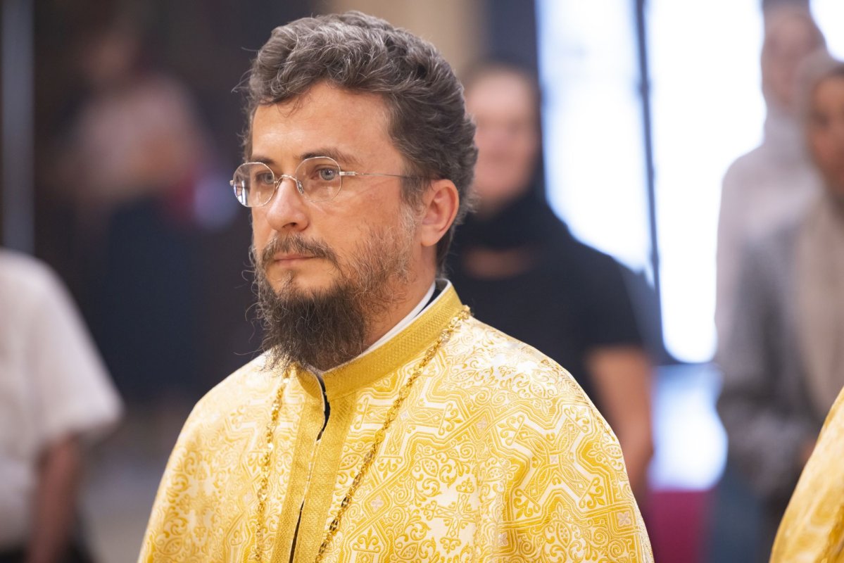 Continuă slujbele închinate evenimentului aniversar al Catedralei Patriarhale 302506