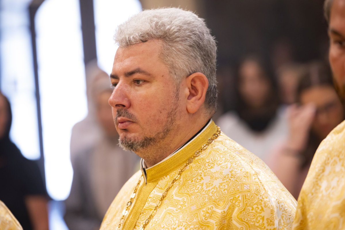 Continuă slujbele închinate evenimentului aniversar al Catedralei Patriarhale 302507