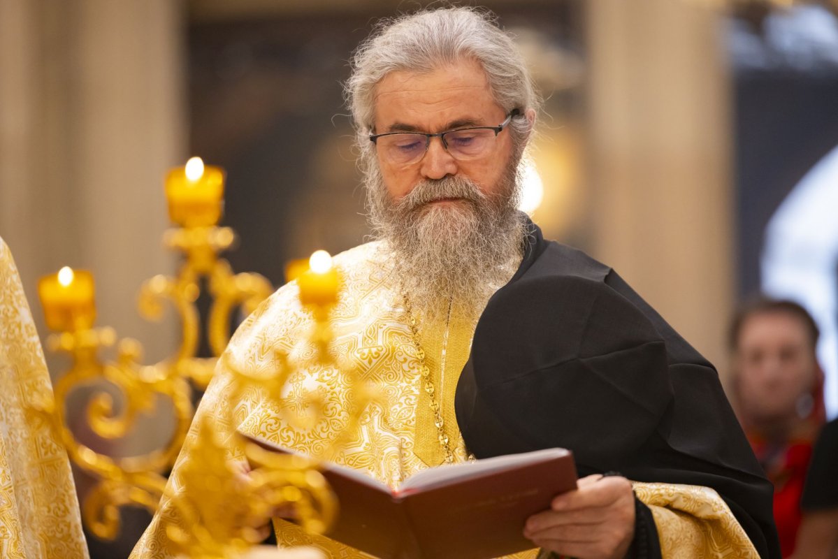 Continuă slujbele închinate evenimentului aniversar al Catedralei Patriarhale 302511