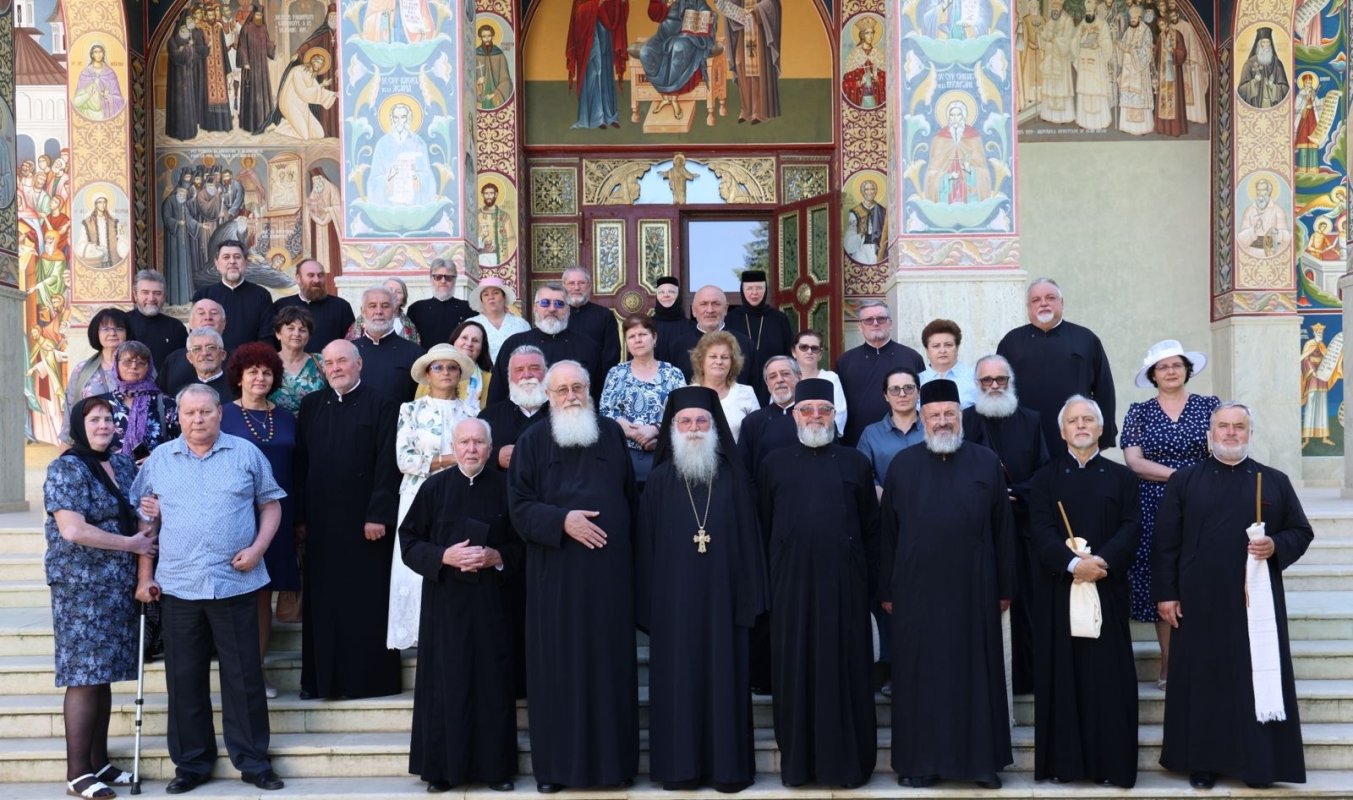 Întâlnire emoționantă la Seminarul Teologic de la Mănăstirea Neamț 302411