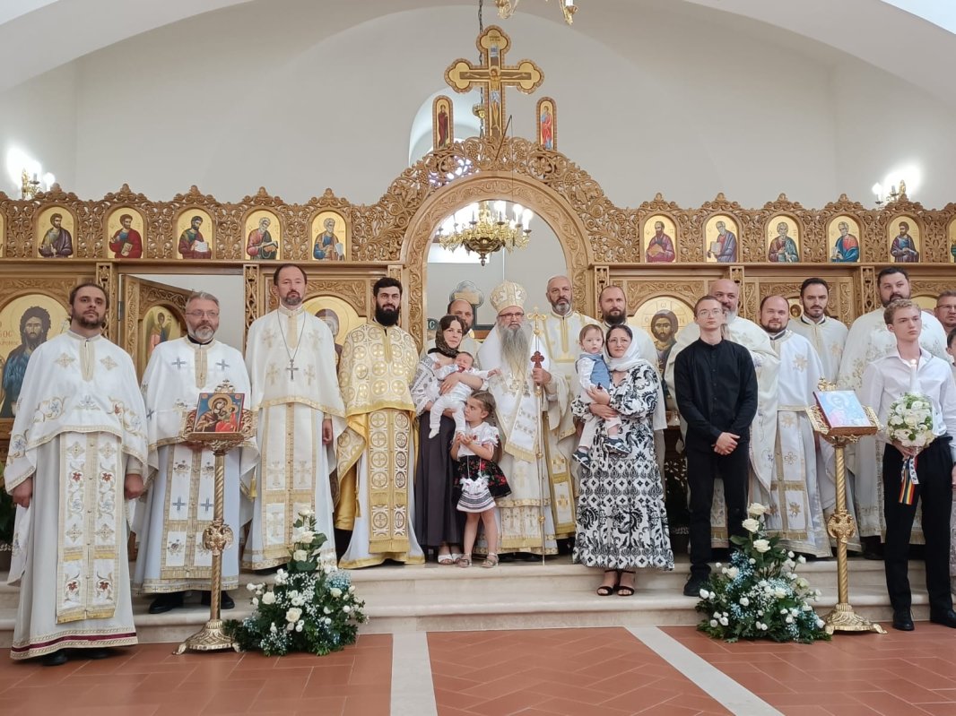 Prezență arhierească în parohii românești din Protoieria Toscana 1 302437