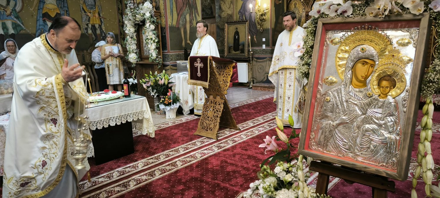 Icoana Maicii Domnului „Prodromiţa” cinstită în biserica Parohiei Parcul Călăraşi 302732