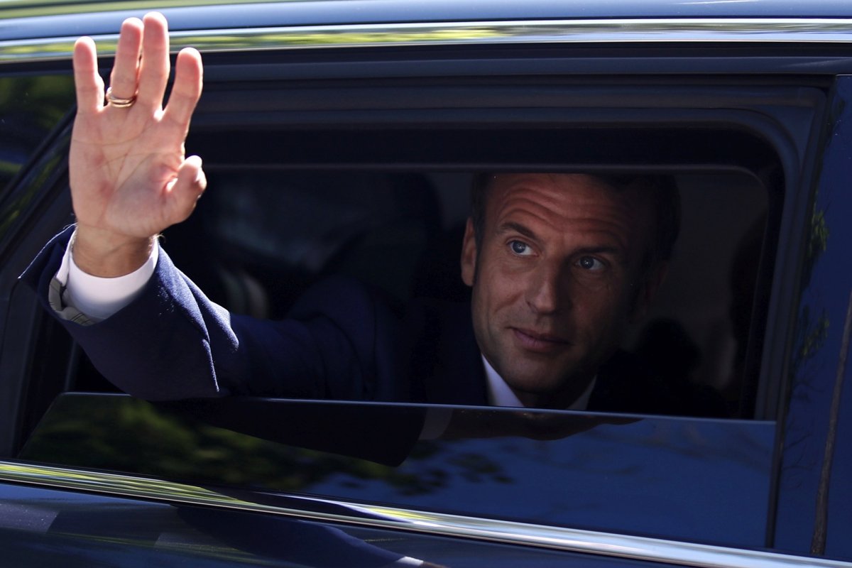 Macron cere o coaliție în legislativul francez 303285