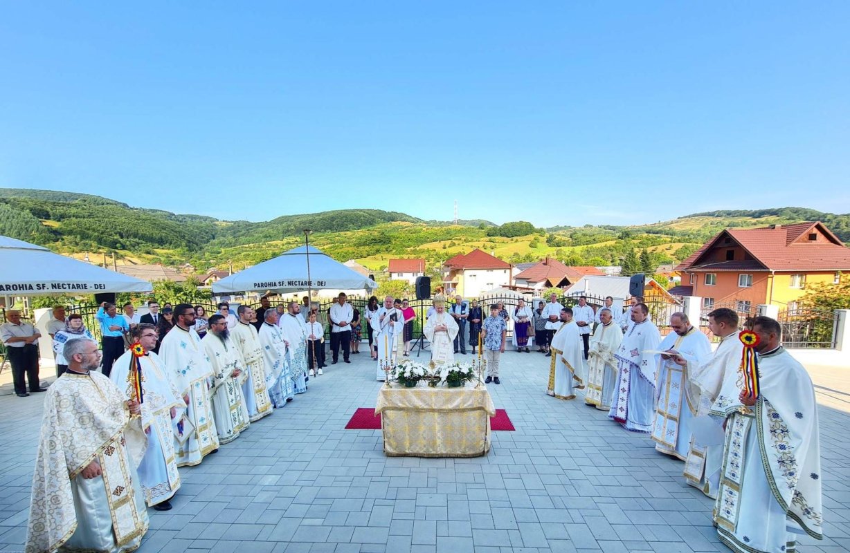 Resfințirea Bisericii „Nașterea Maicii Domnului” din Chiuiești 303298