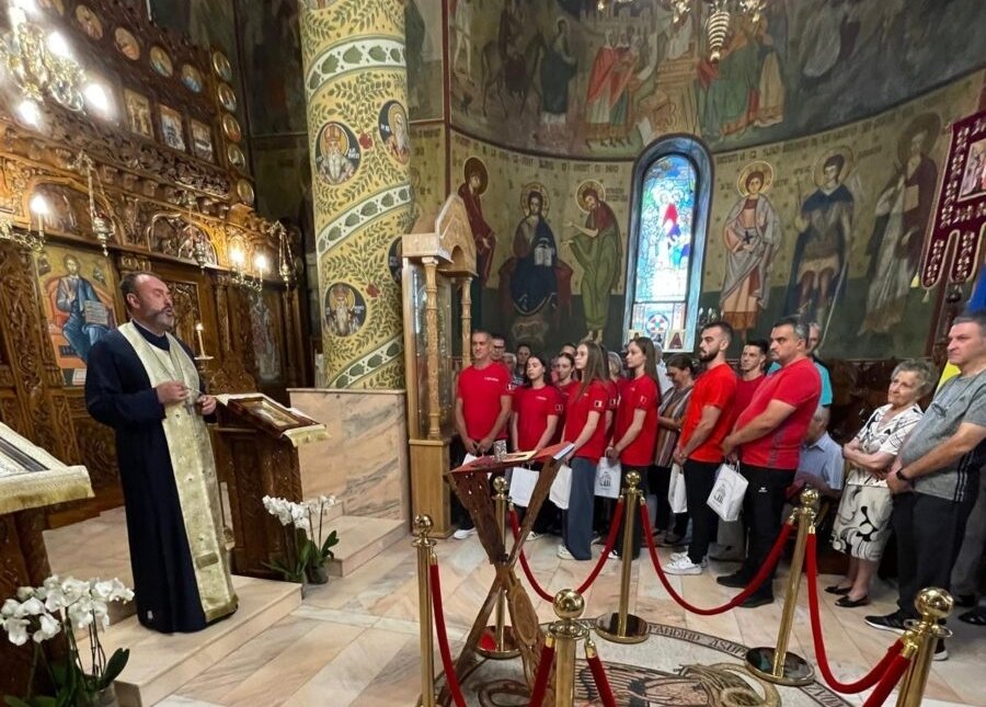 Sportivi din Lotul Olimpic de gimnastică la o biserică din Capitală 303332