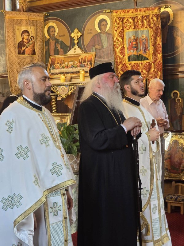 Vizită arhierească în Parohia Ghiroda Veche 303321