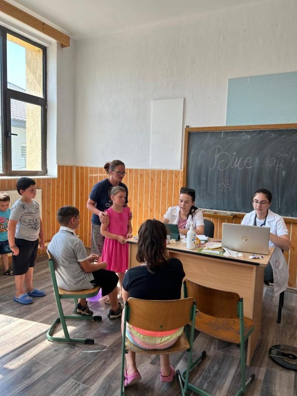 Caravană medicală pediatrică în Protopopiatul Onești 303395