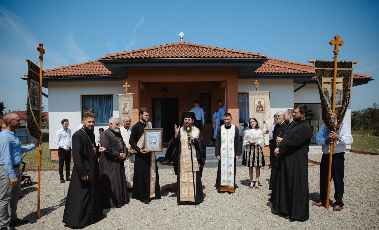 Binecuvântarea noii case parohiale din localitatea clujeană Mica 303472