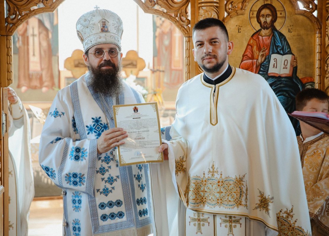 Binecuvântarea noii case parohiale din localitatea clujeană Mica 303474