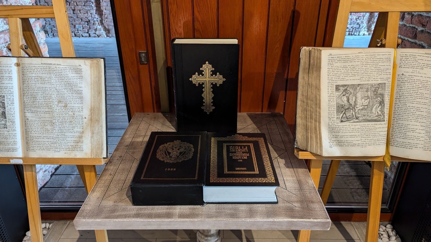 Sute de Biblii expuse la Timișoara 303486