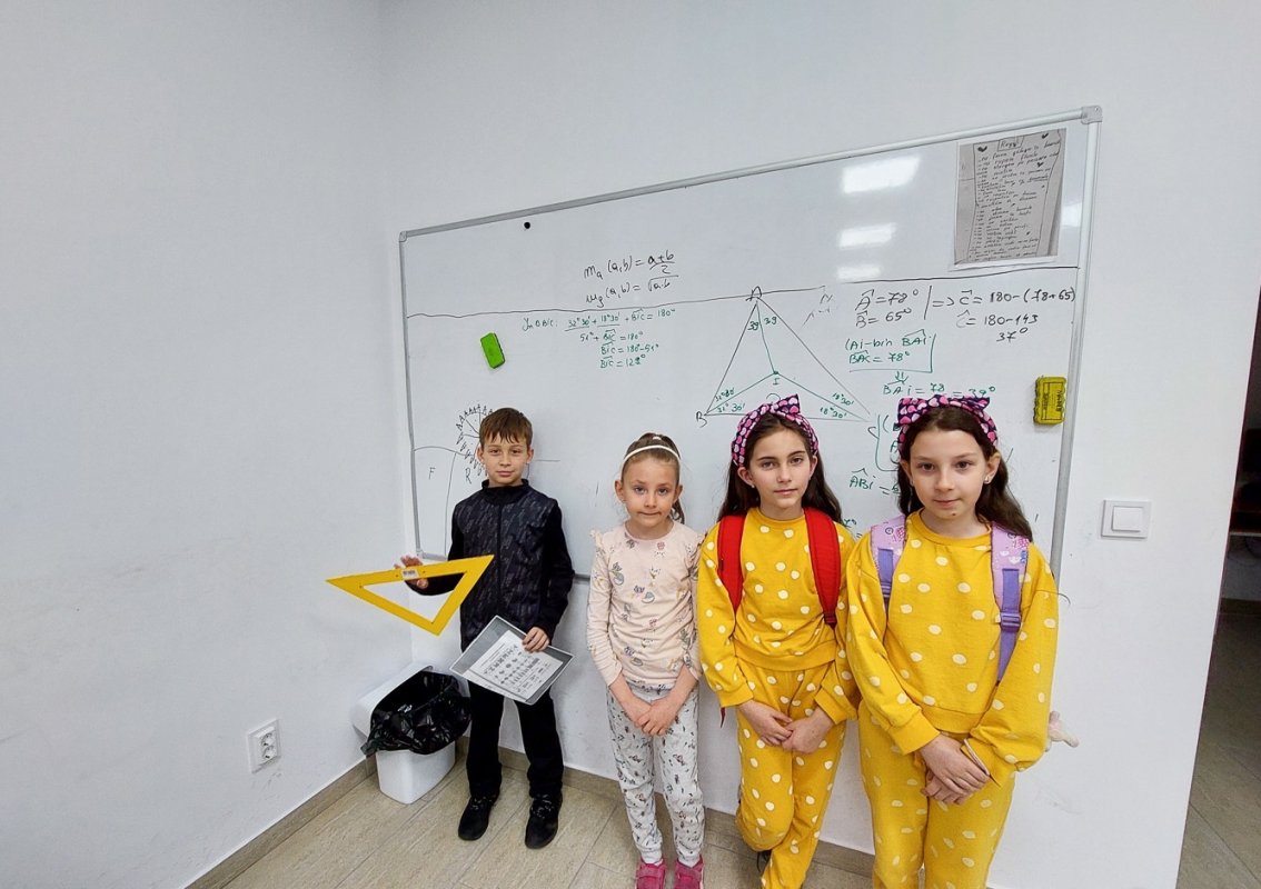 Cateheză, matematică, informatică și robotică în cadrul activităților cu tinerii la Parohia Deva IV 303562