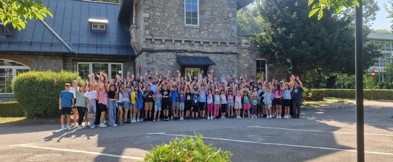 Copii și tineri din Italia în tabără la Mănăstirea Caraiman 303577