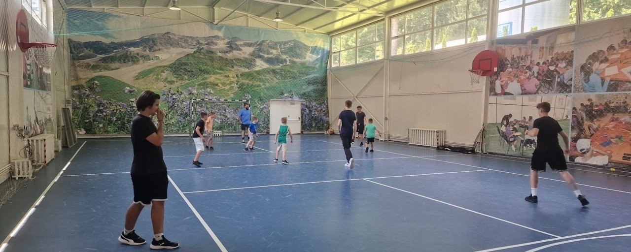 Copii și tineri din Italia în tabără la Mănăstirea Caraiman 303579