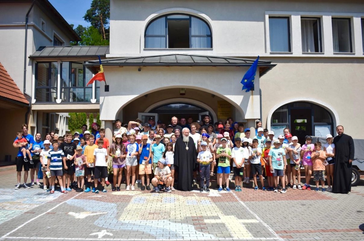 Binecuvântare arhierească pentru copii, în tabăra de vară a Protopopiatului Dej 303668