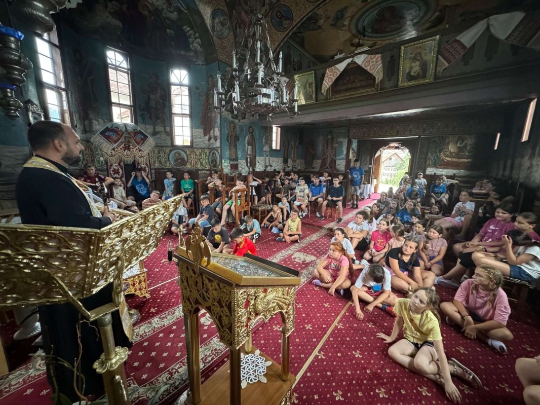 Binecuvântare arhierească pentru copii, în tabăra de vară a Protopopiatului Dej 303669