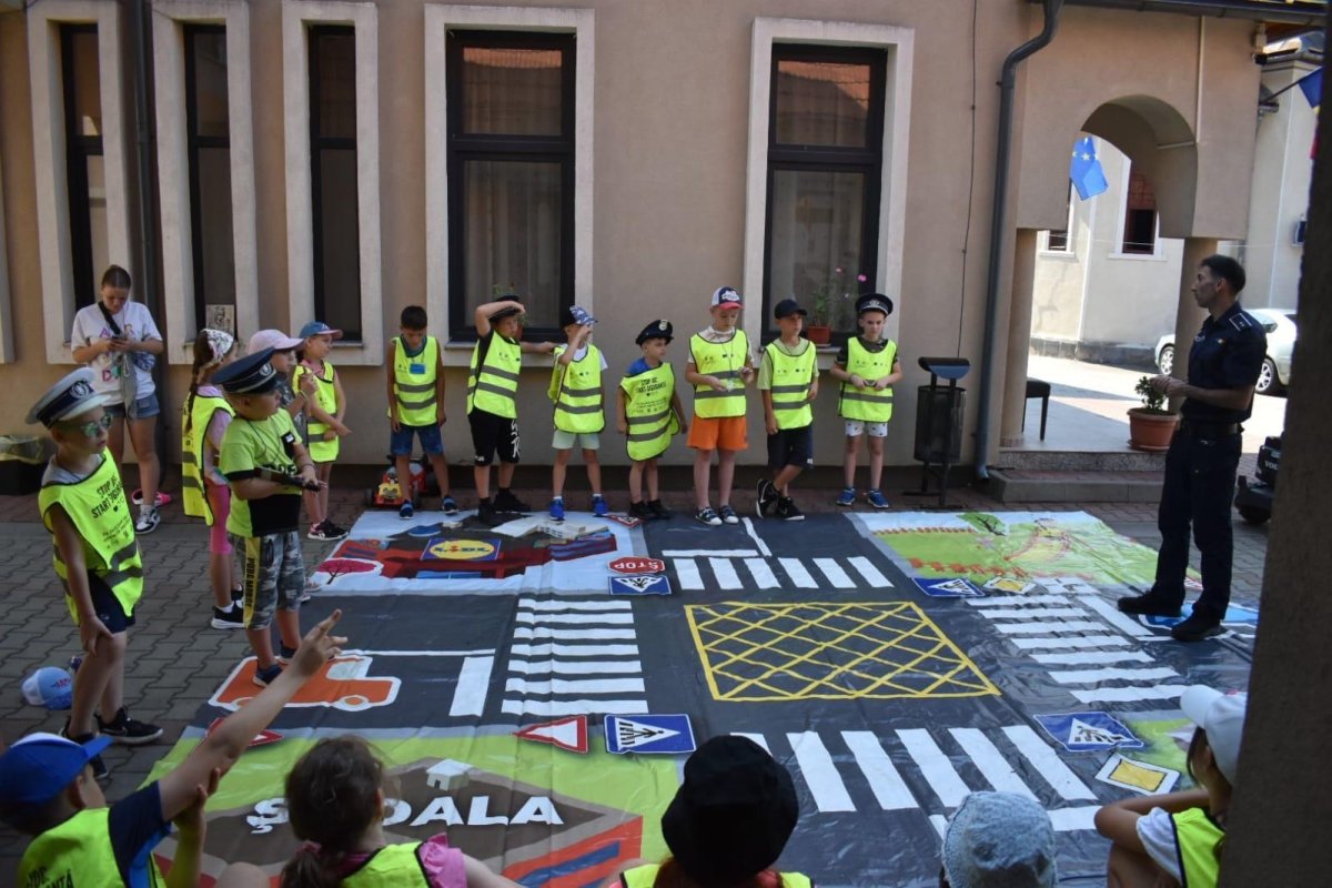 Binecuvântare arhierească pentru copii, în tabăra de vară a Protopopiatului Dej 303671