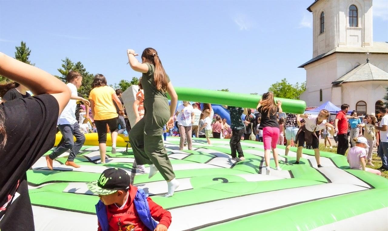 Pastorația partenerială cu tinerii din Episcopia Hușilor 303599