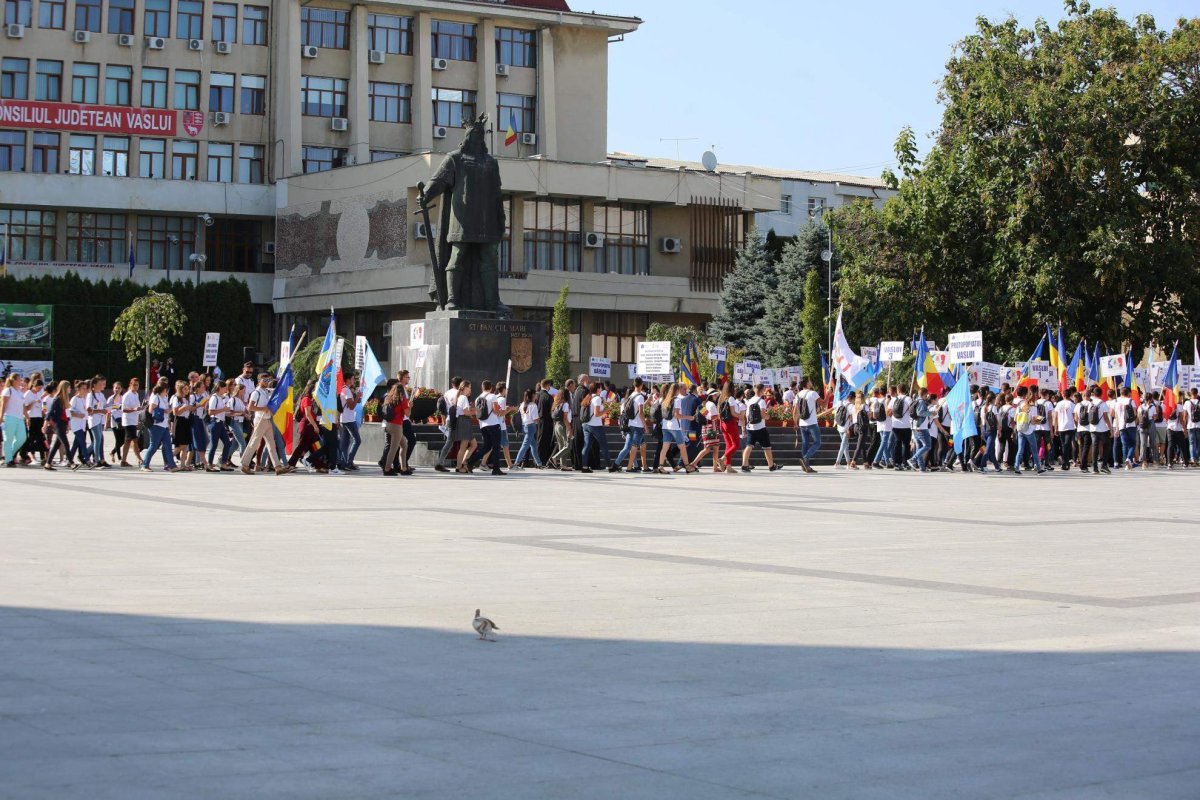 Pastorația partenerială cu tinerii din Episcopia Hușilor 303607