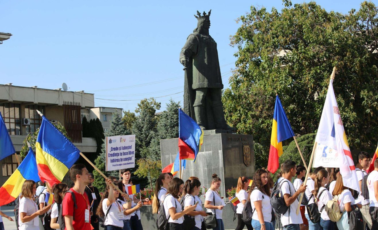 Pastorația partenerială cu tinerii din Episcopia Hușilor 303610