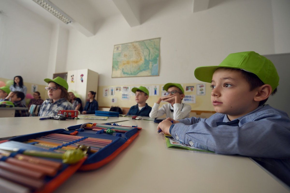 Sute de catedre vacante la grădiniță și școala primară 303653