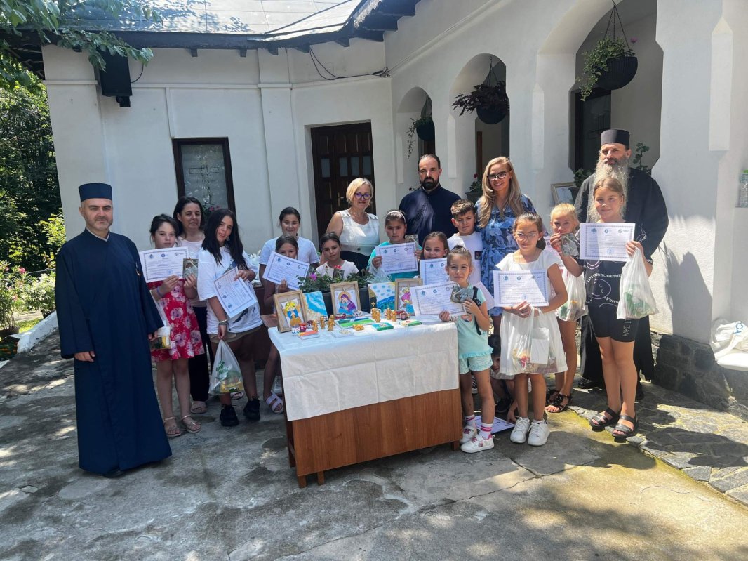 Tabără de creație religioasă la Mănăstirea Trivale din Pitești 303706