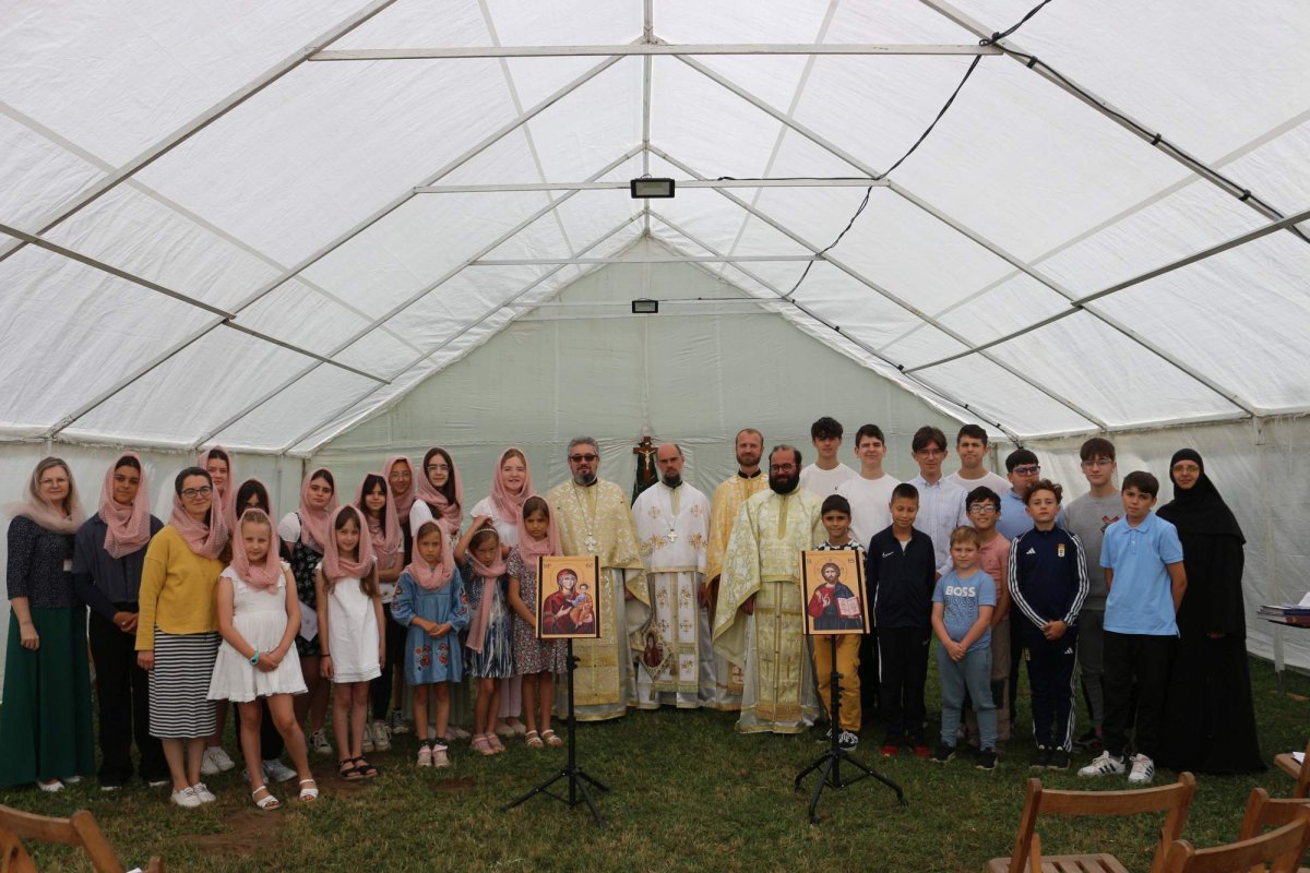 Tabără de vară off-line pentru copiii români din Spania 303798