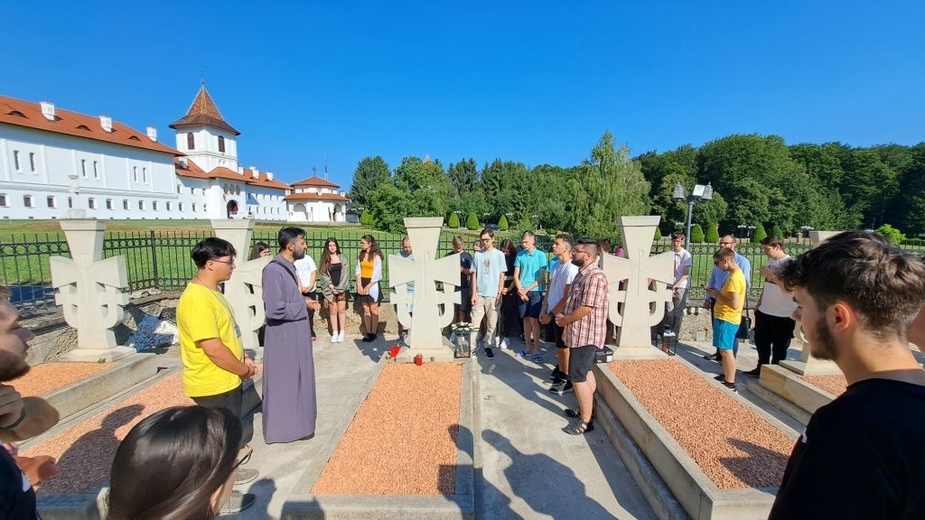 Tabăra „Tradiție și noutate” la Mănăstirea „Brâncoveanu” de la Sâmbăta de Sus 303679