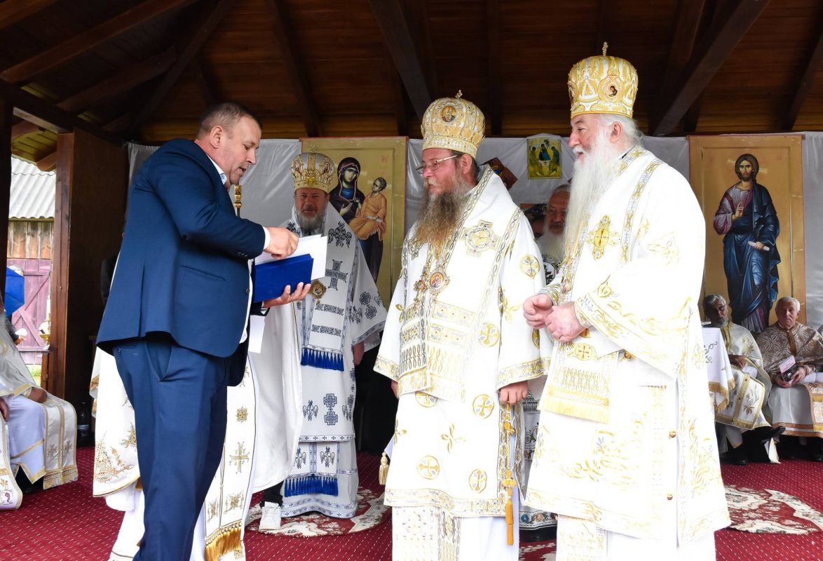 Liturghie arhierească și omagiu pentru Episcopul Gurie Georgiu 303808