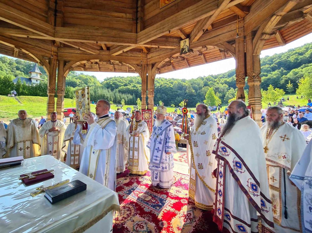 Mii de pelerini la hramul Mănăstirii „Sfântul Proroc Ilie Tesviteanul” de la Nușeni 303813