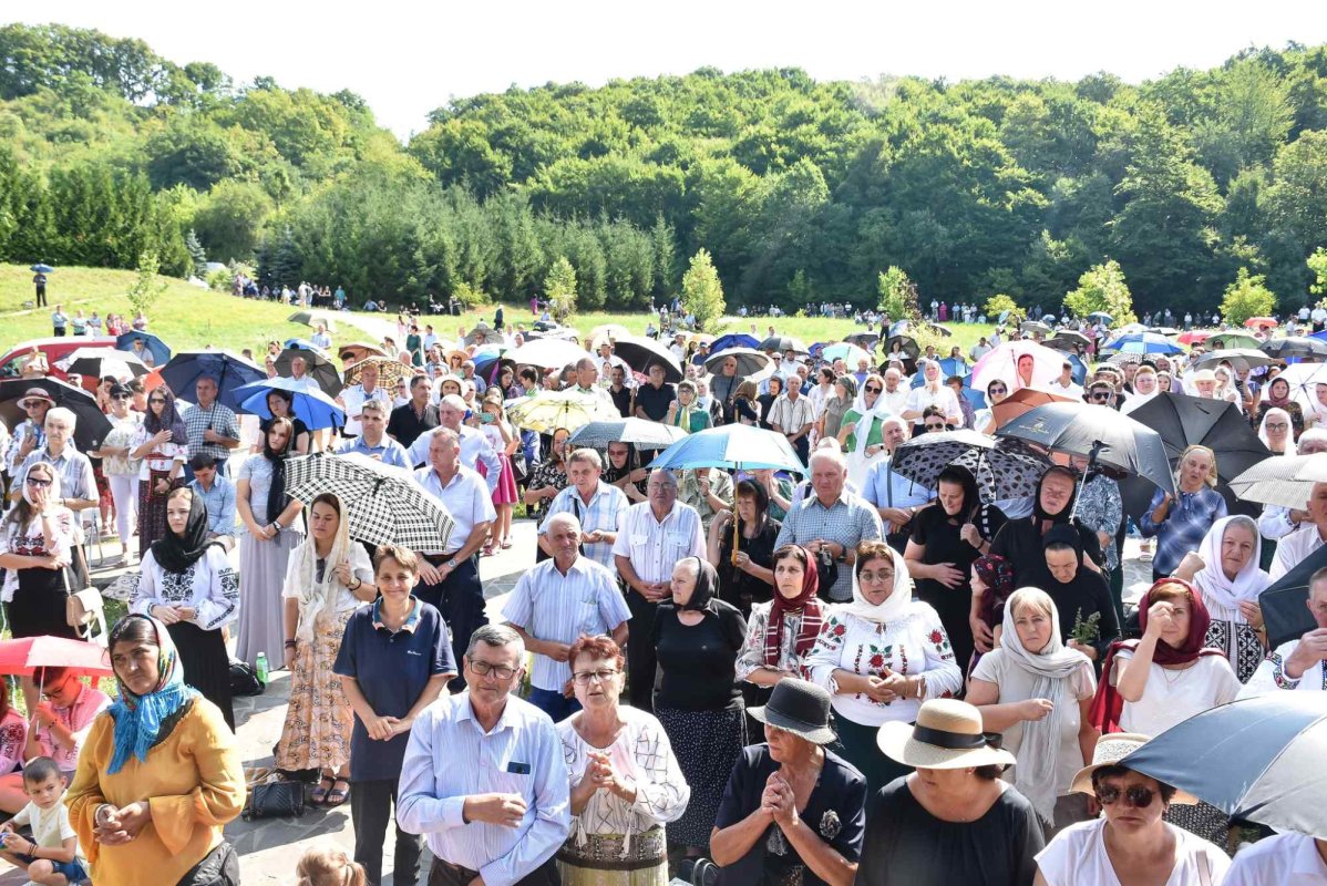 Mii de pelerini la hramul Mănăstirii „Sfântul Proroc Ilie Tesviteanul” de la Nușeni 303814