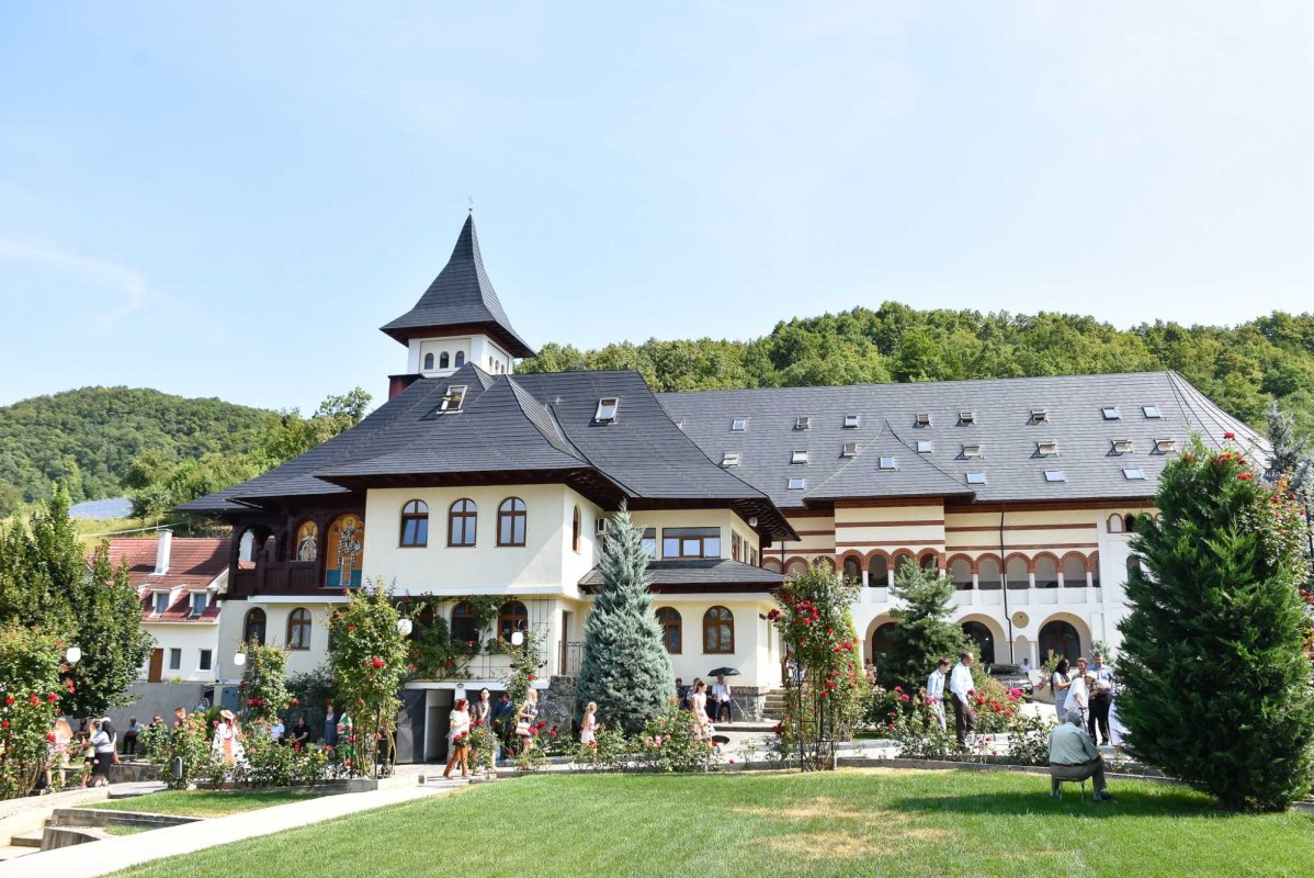 Mii de pelerini la hramul Mănăstirii „Sfântul Proroc Ilie Tesviteanul” de la Nușeni 303817