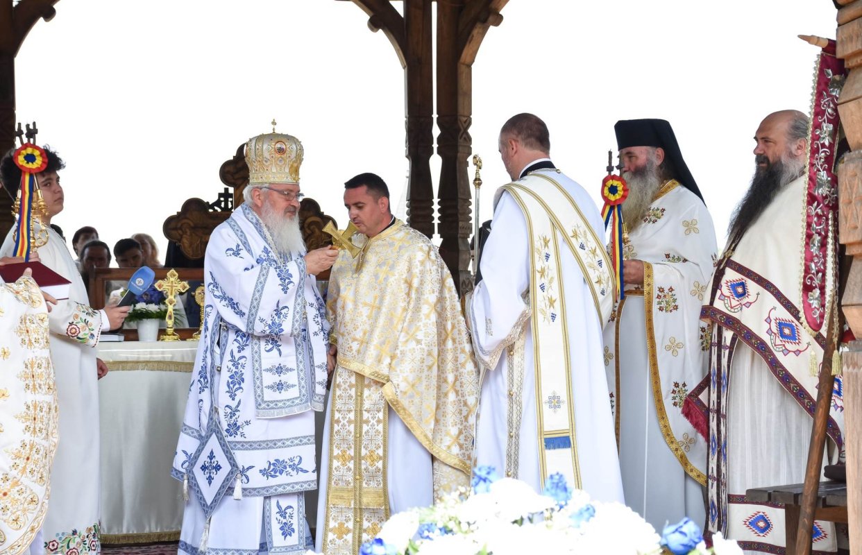 Mii de pelerini la hramul Mănăstirii „Sfântul Proroc Ilie Tesviteanul” de la Nușeni 303818