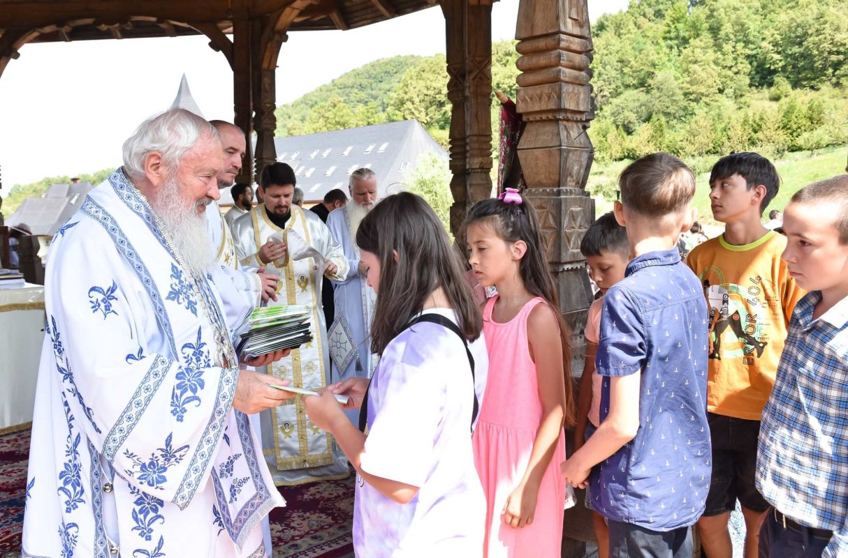 Mii de pelerini la hramul Mănăstirii „Sfântul Proroc Ilie Tesviteanul” de la Nușeni 303819