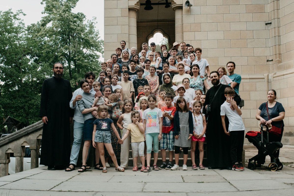 Proiectul „Liturghia copiilor” - pelerinaj pe meleaguri argeșene 303783