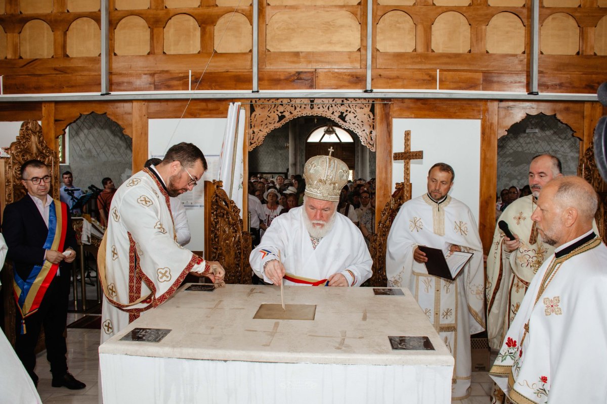 Sfințirea unei biserici tulcene închinate Prorocului Ilie Tesviteanul 303919