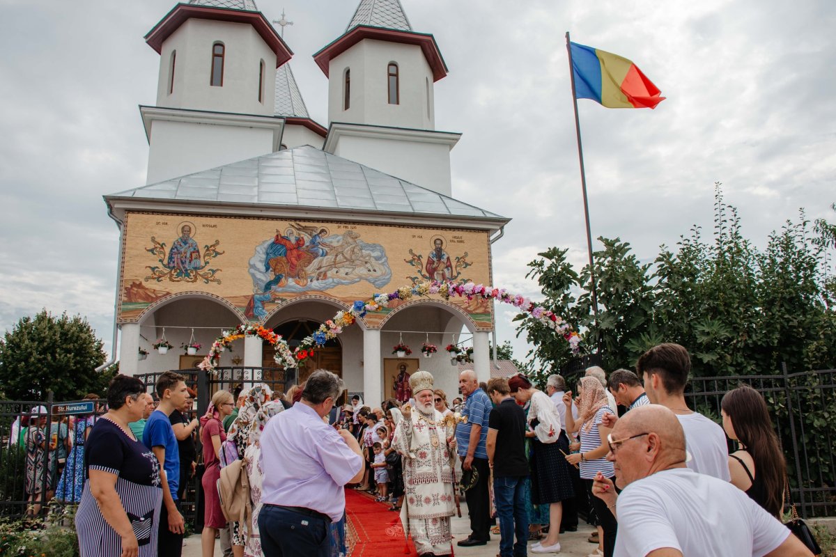 Sfințirea unei biserici tulcene închinate Prorocului Ilie Tesviteanul 303920