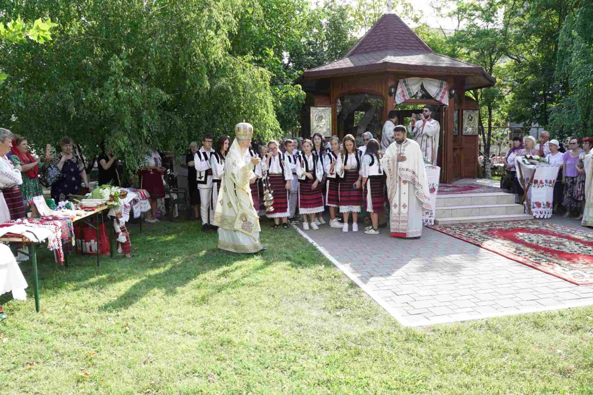 Târg dedicat ocrotitorului la o biserică din orașul Galați  303825