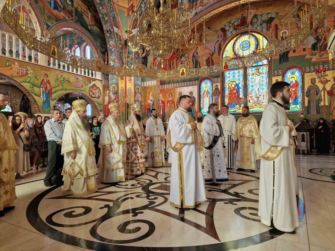 Hramul Mănăstirii Pantocrator din Drăgăneşti-Vlaşca 303966