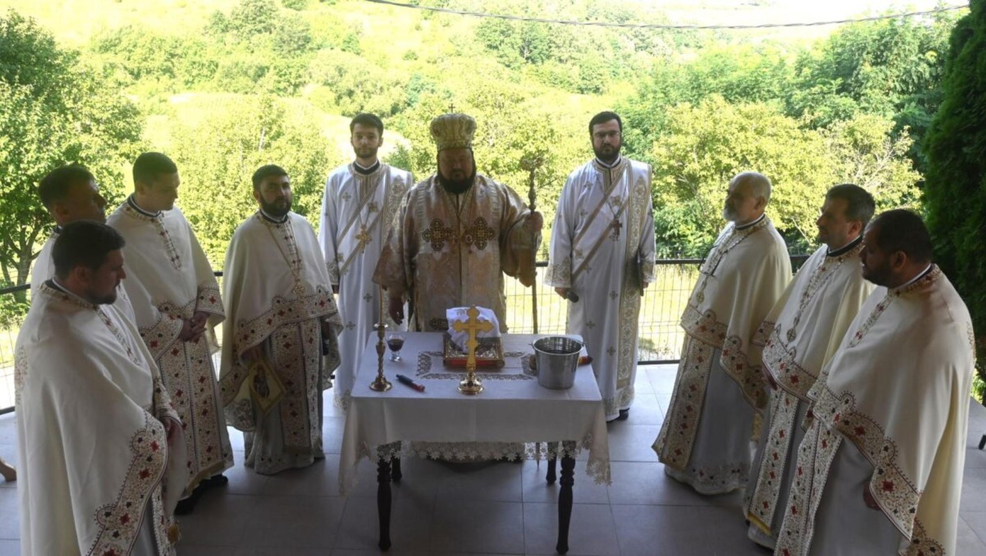 Slujbă de reîntemeiere a Sfintei Mese în filia Purcăreț, Sălaj 303943