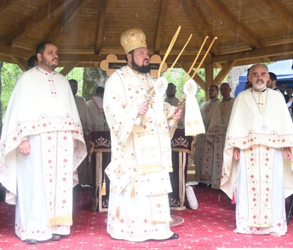 Slujbă de reîntemeiere a Sfintei Mese în filia Purcăreț, Sălaj 303946