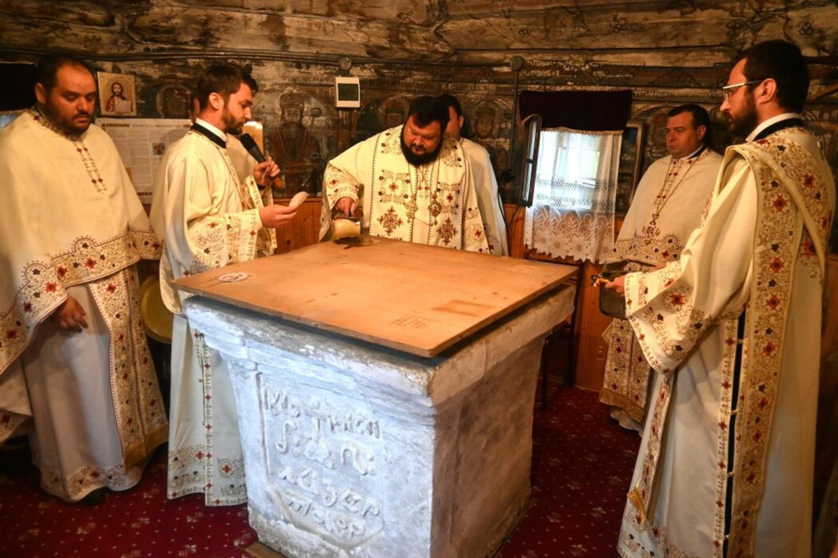 Slujbă de reîntemeiere a Sfintei Mese în filia Purcăreț, Sălaj 303947